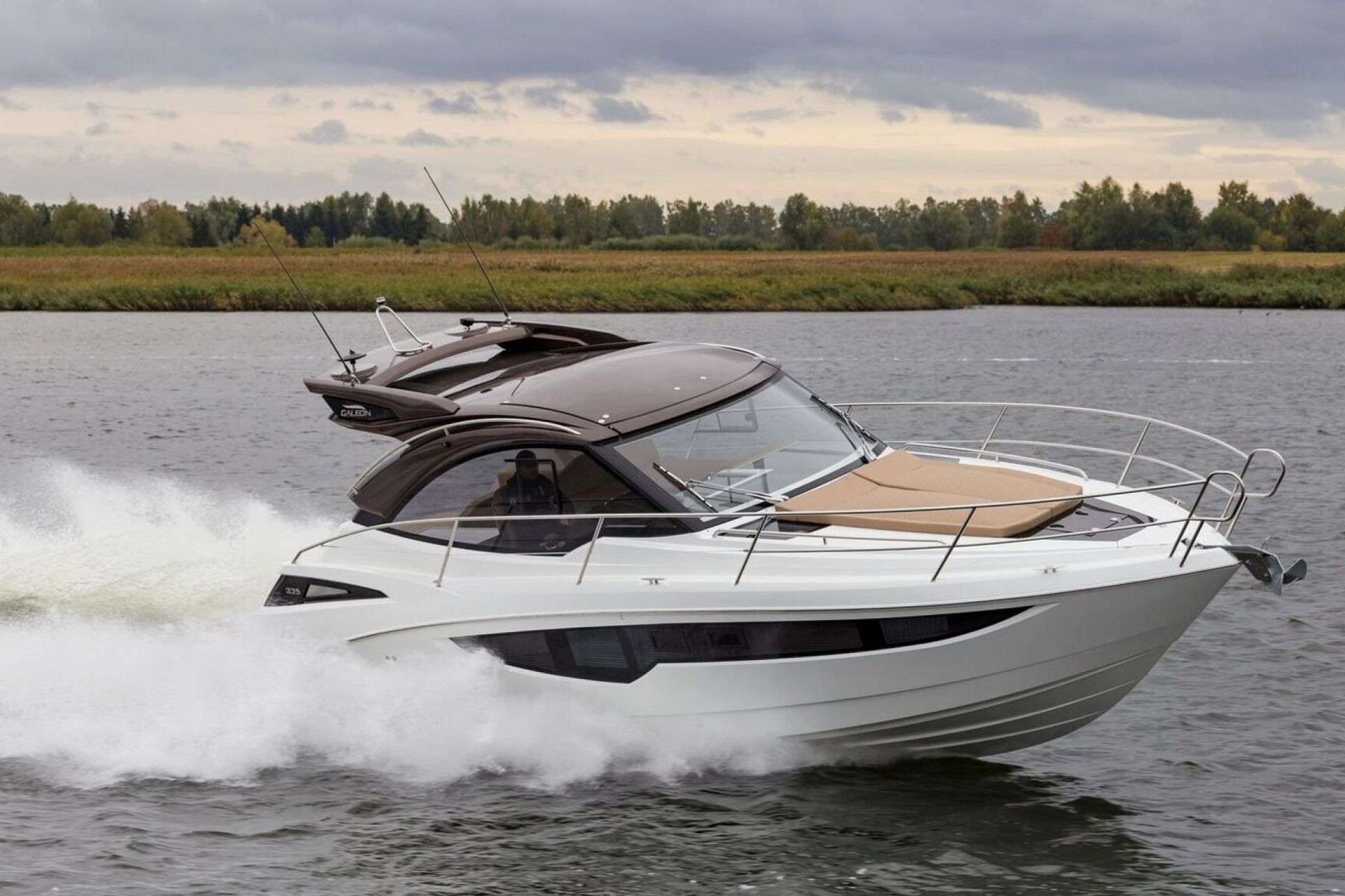  Galeon 335 HTS Motoryacht