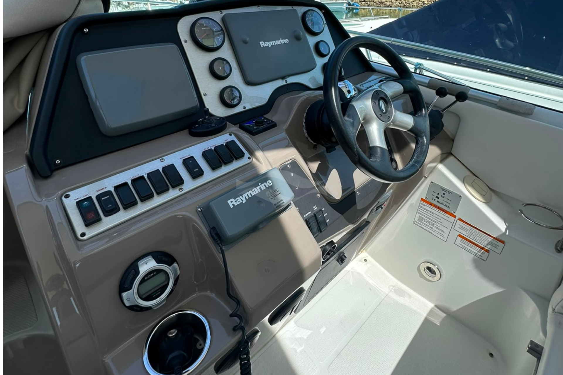  Galeon 335 HTS Motoryacht