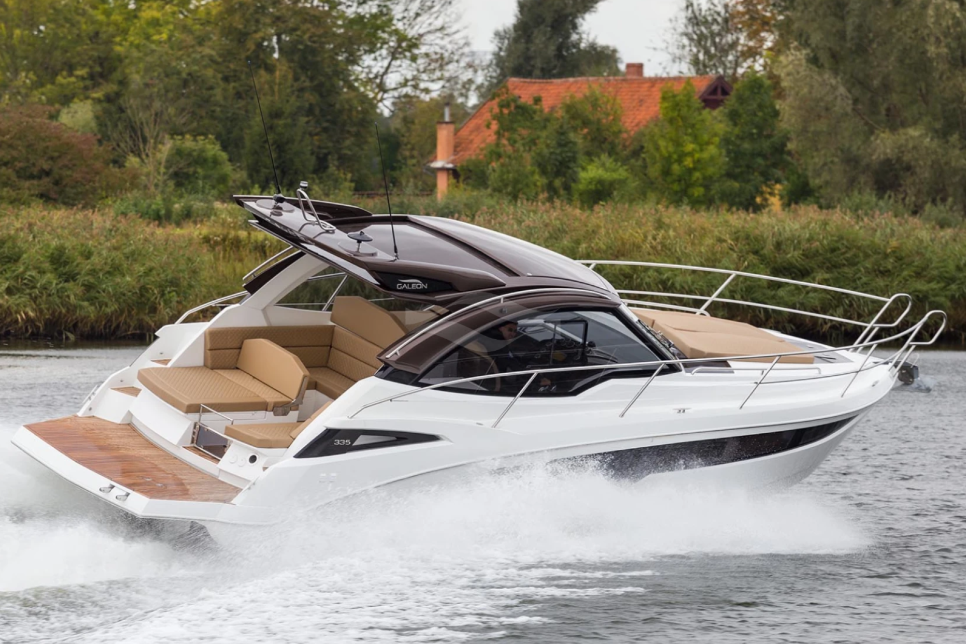  Galeon 335 HTS Motoryacht
