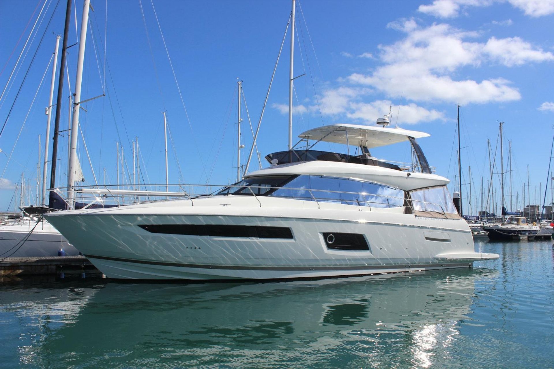 Prestige 560
